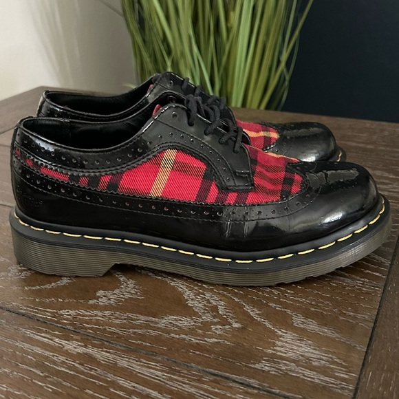 Dr. Martens Black and Red Plaid Brogues Size 7 - Picture 1 of 10